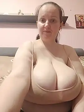 Chat +18 de BustyLadyAlma ao vivo