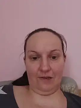 BustyLadyAlma's Live XXX Chat