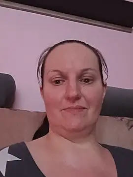 BustyLadyAlma webcam show
