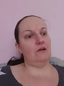 دردشة BustyLadyAlma الجنسية المباشرة