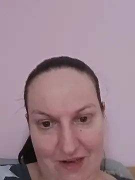 BustyLadyAlma Adlı Modelin Canlı Sohbet Odası