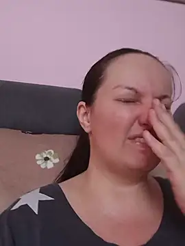 BustyLadyAlma's Live XXX Chat
