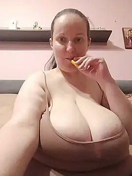 BustyLadyAlma webcam show
