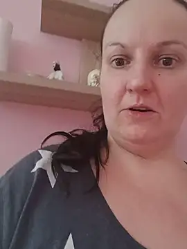 BustyLadyAlma's Live XXX Chat