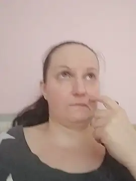 BustyLadyAlma's Live XXX Chat