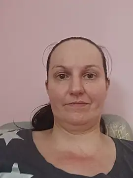 צ'אט XXX בשידור חי של BustyLadyAlma