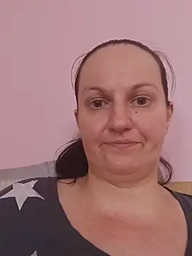 BustyLadyAlma's Live XXX Chat