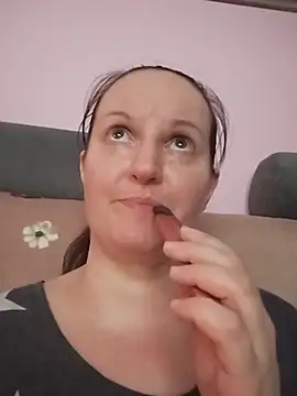 BustyLadyAlma 现场XXX聊天