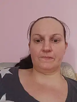 Živý XXX chat BustyLadyAlma