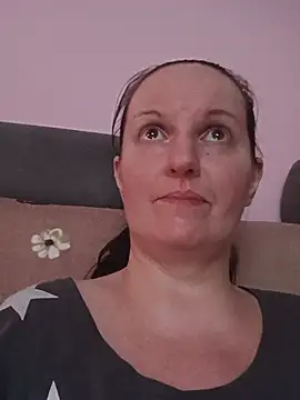 BustyLadyAlma Show in webcam