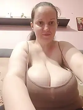 BustyLadyAlma Chat XXX in diretta