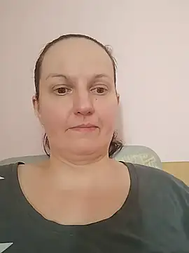 BustyLadyAlma's Live XXX Chat