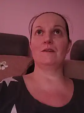 Chat +18 de BustyLadyAlma ao vivo