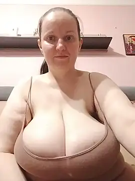 BustyLadyAlma Webcam show