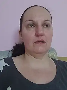 BustyLadyAlma's Live XXX Chat