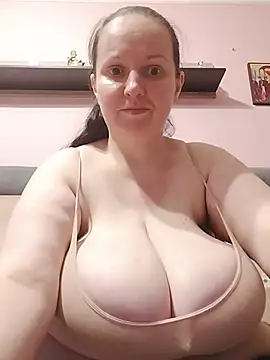 BustyLadyAlma's Live XXX Chat