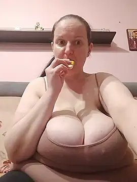 Онлайн чат XXX BustyLadyAlma