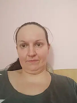 BustyLadyAlma 现场XXX聊天