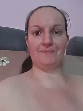 Chat XXX en directo de BustyLadyAlma