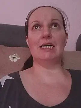 BustyLadyAlma Pertunjukan Webcam