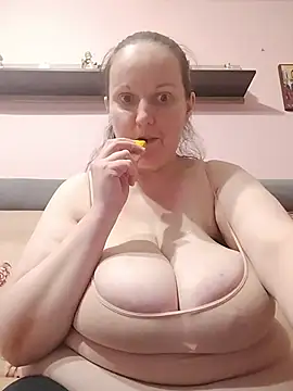 BustyLadyAlma 现场XXX聊天