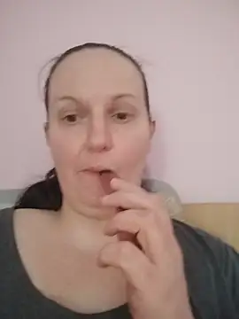 BustyLadyAlma's Live XXX Chat