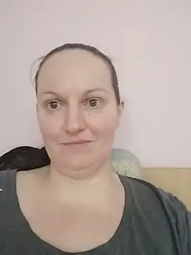 BustyLadyAlma's Live XXX Chat