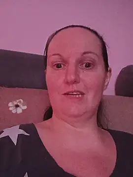 BustyLadyAlma's Live XXX Chat