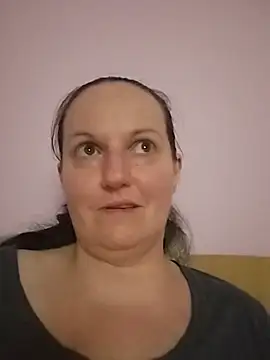 BustyLadyAlma's Live XXX Chat