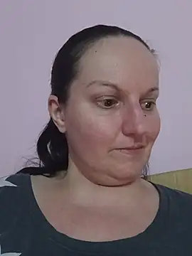 BustyLadyAlma Pertunjukan Webcam
