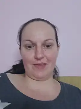 BustyLadyAlma 网络视讯表演