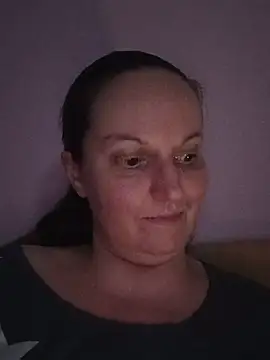 BustyLadyAlma's Live XXX Chat