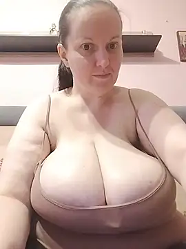 Chat +18 de BustyLadyAlma ao vivo