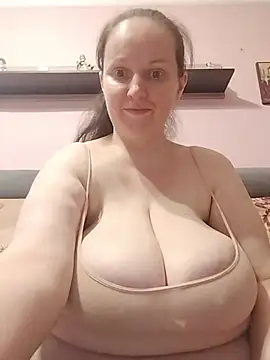 BustyLadyAlma's Live XXX Chat