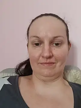 BustyLadyAlma's Live XXX Chat