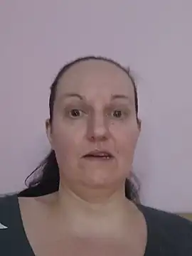 BustyLadyAlma Show in webcam