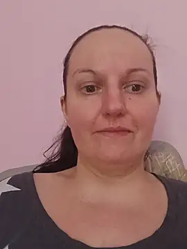 Chat +18 de BustyLadyAlma ao vivo