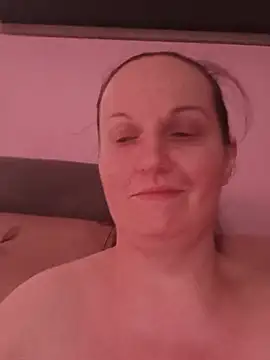 Chat +18 de BustyLadyAlma ao vivo