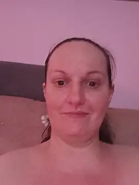 BustyLadyAlma's Live XXX Chat