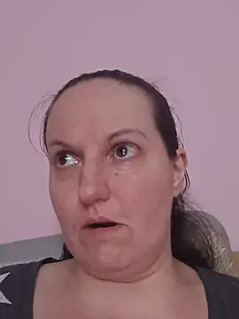 BustyLadyAlma Show in webcam