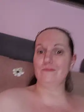 BustyLadyAlma's Live XXX Chat