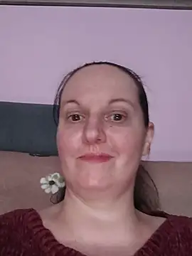 BustyLadyAlma Show in webcam