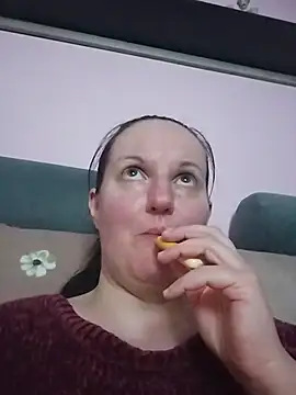 BustyLadyAlma Show in webcam