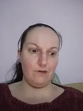 Pokazy przed kamerką – BustyLadyAlma