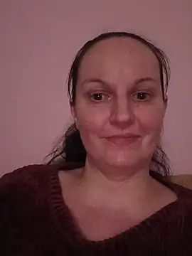 BustyLadyAlma's Live XXX Chat