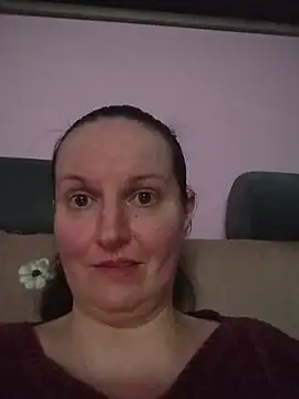 BustyLadyAlma webkamerás műsora