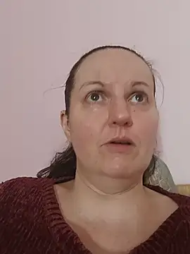BustyLadyAlma's Live XXX Chat