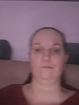 XXX chat uživo modela BustyLadyAlma