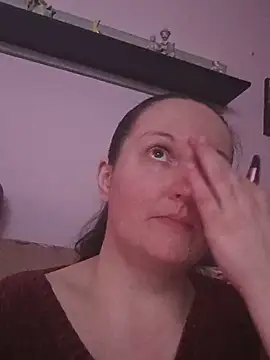 BustyLadyAlma webkamerás műsora