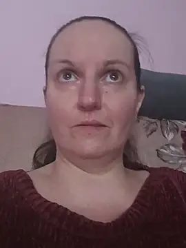 BustyLadyAlma élő XXX-chatje